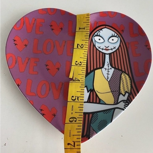 Set Of 2 Disney's Nightmare Before
Christmas Appetizer Plates Heart Jack Sally - Picture 4 of 4